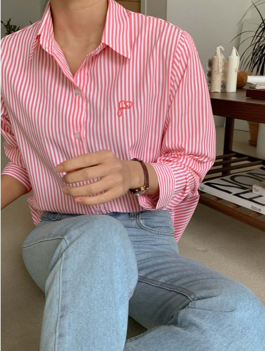 ✨👔💗 스마일 자수 링클프리 스트라이프 셔츠 국내제작 오버핏 데일리 셔츠 루즈핏 클래식 스트라이프 블라우스 / Smile Embroidery Wrinkle-Free Stripe Shirt Korean Made Oversized Daily Blouse ✨