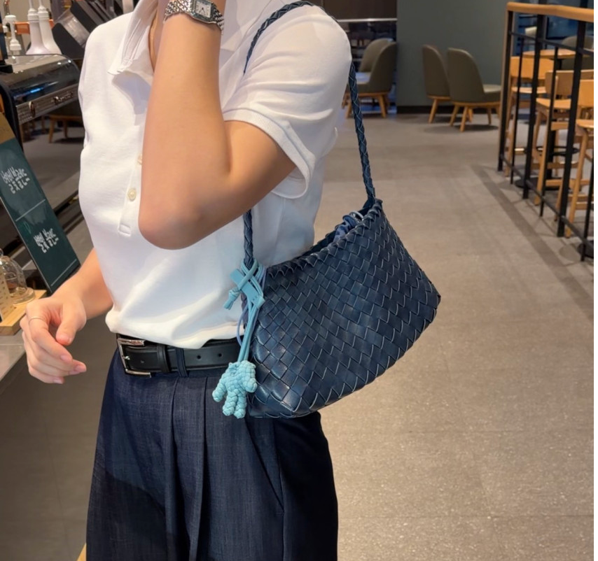 ✨🌿[비건레더]🌿✨드래곤 와플 로잔나 위빙 토트백 5COLOR👜 프리미엄 비건레더 합성피혁 숄더백｜스틸블루·카멜·아이보리·브라운·블랙｜가볍고 고급스러운 데일리백 Premium Vegan Leather Dragon Waffle Rosanna Woven Tote Bag