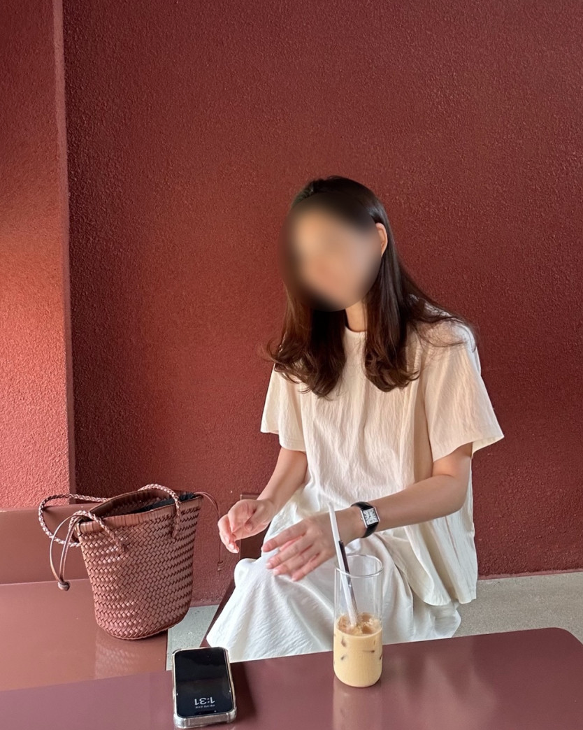 [77까지]🌿노리타 바스락 쿨 셋업🌿꾸안꾸 마실룩·등원룩·여행룩 끝판왕✨뒷리본 포인트 반팔 블라우스+와이드 팬츠 세트✨55~77 추천💛아이보리·차콜💛초경량 쿨소재 셋업 Norita Cool Crinkle Setup✨Effortless Chic Lounge & School Drop-off Outfit✨Back Ribbon Detail Blouse + Wide Pants Set✨Fits Sizes 55–77💛Ivory & Charcoal