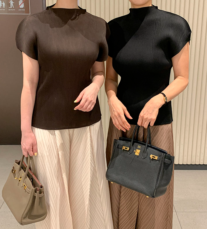 [66까지]✨플리츠 홀가 티 블라우스 Pleated Dolman Sleeve Top | Free Size · Stretch Pleats · Elegant Everyday Essential · Easy Match with Any Bottom✨