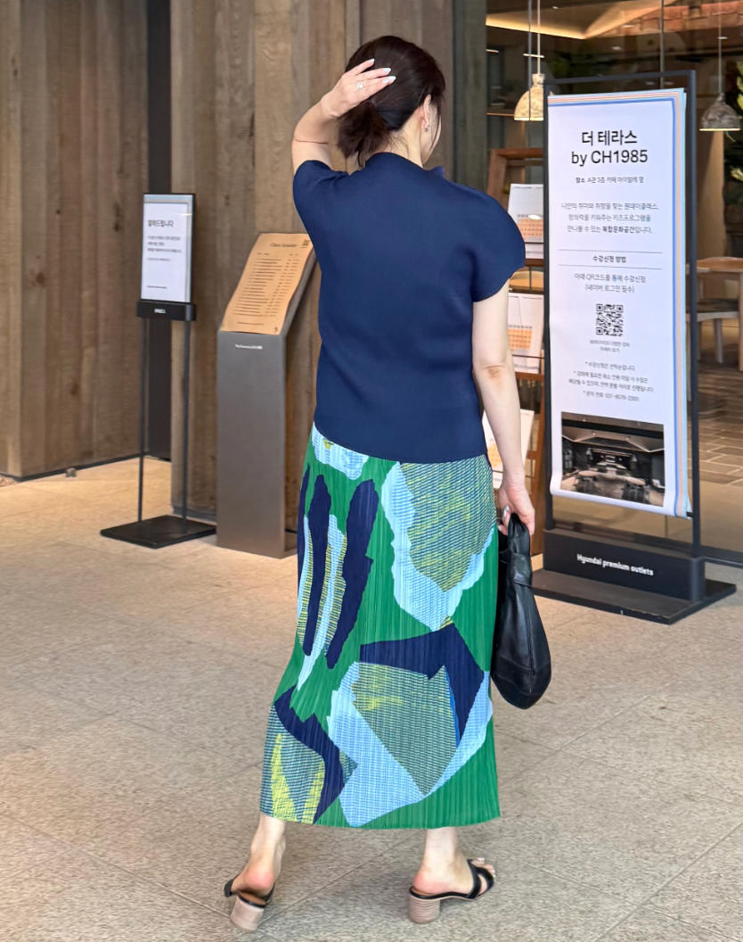 🌿🌳싱그러운 그린 컬러와 감각적인 아트 패턴이 돋보이는 여름 플리츠 롱스커트 Fresh Green Art Pleated Long Skirt