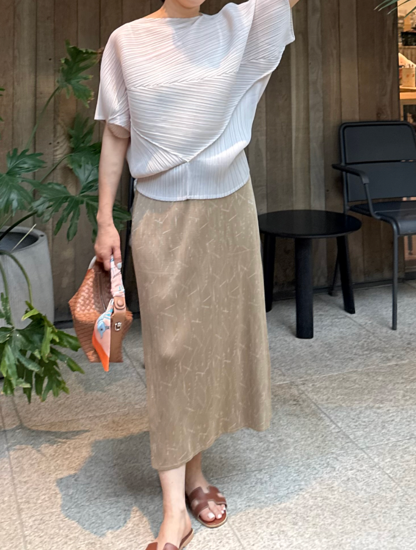 ✨[77까지 가능] 가오리 드레이프 플리츠 블라우스 · 루즈핏 체형커버 · 초경량 플리츠 · 우아한 입체패턴 · 여름 하객룩 · 데일리룩 | Draped Pleats Batwing Blouse
