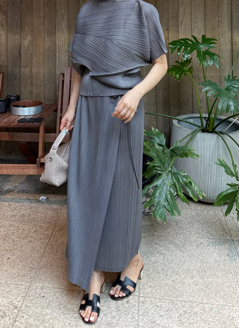 ✨[77까지 가능] 가오리 드레이프 플리츠 블라우스 · 루즈핏 체형커버 · 초경량 플리츠 · 우아한 입체패턴 · 여름 하객룩 · 데일리룩 | Draped Pleats Batwing Blouse