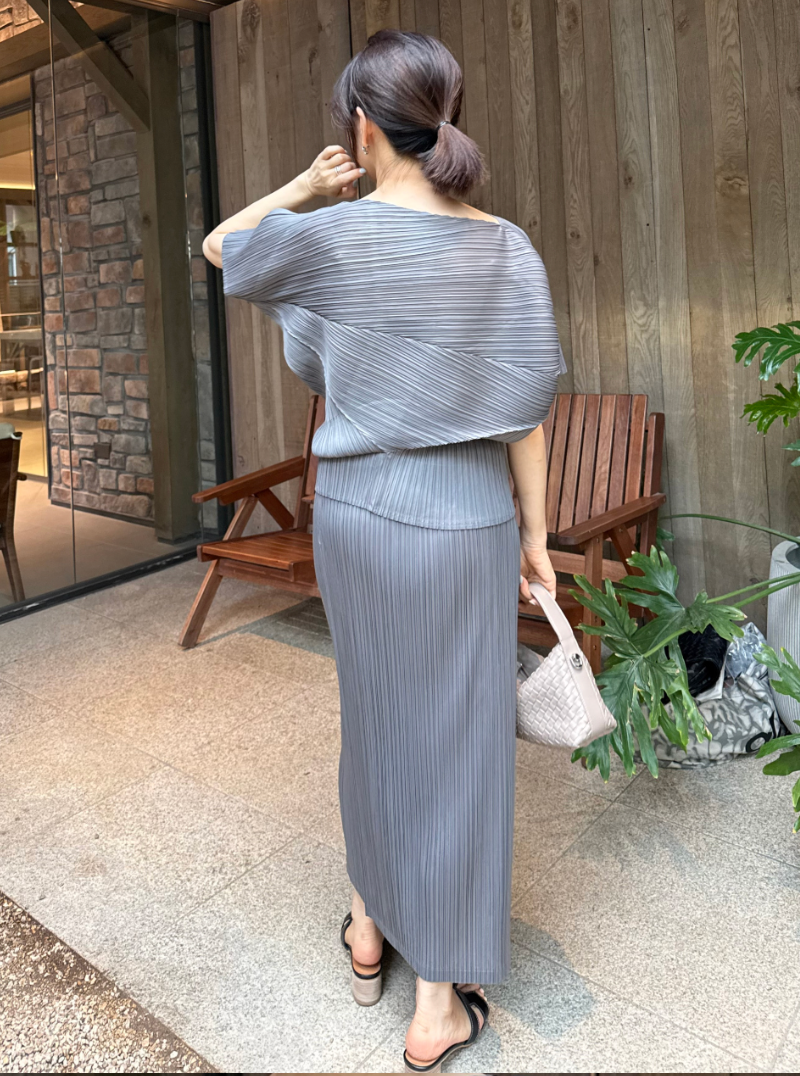 ✨[77까지 가능] 가오리 드레이프 플리츠 블라우스 · 루즈핏 체형커버 · 초경량 플리츠 · 우아한 입체패턴 · 여름 하객룩 · 데일리룩 | Draped Pleats Batwing Blouse
