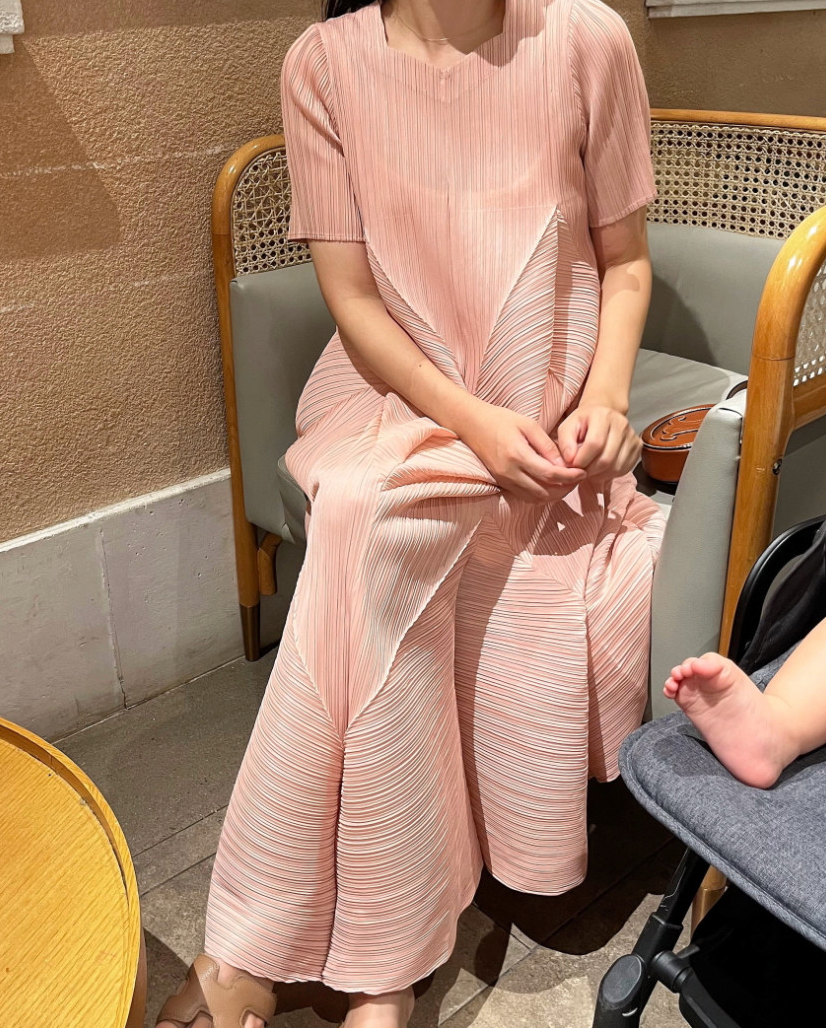 ✨ [77-88까지 가능] 드레이프 기하 플리츠 원피스 · 체형커버 플리츠 롱원피스 · 우아한 A라인 · 포켓원피스 · 교회룩 · 모임룩 · 여행룩 | Drape Geometric Pleated Dress