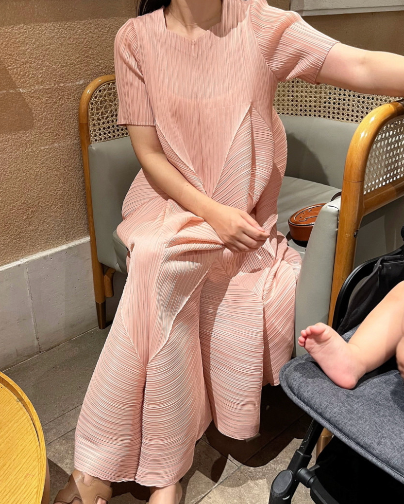 ✨ [77-88까지 가능] 드레이프 기하 플리츠 원피스 · 체형커버 플리츠 롱원피스 · 우아한 A라인 · 포켓원피스 · 교회룩 · 모임룩 · 여행룩 | Drape Geometric Pleated Dress