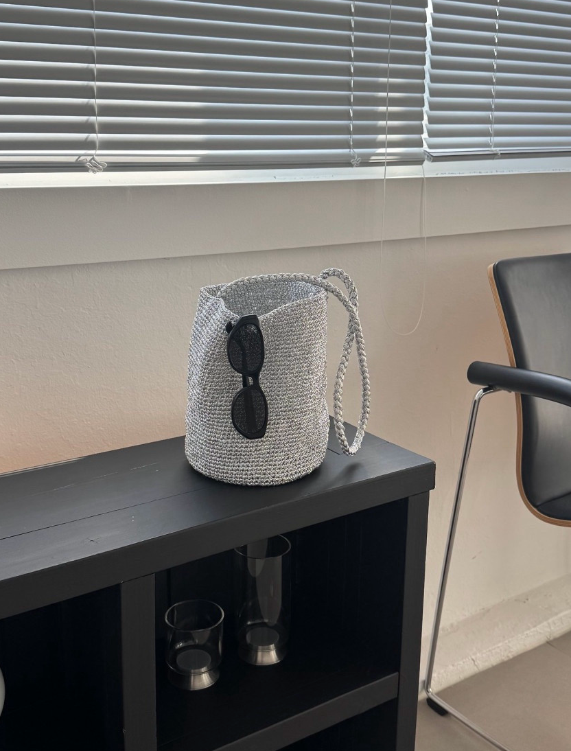 ✨ 프리미엄 메탈 니트백 | 탄탄한 자립형 디자인 | 여름 포인트 숄더백 ✨ ✨ Premium Metallic Knit Bag | Structured Self-Standing Design | Chic Summer Shoulder Bag ✨