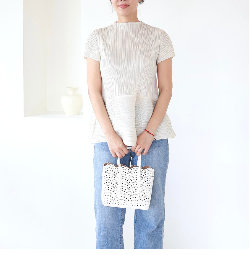 🪞플리츠 샤이닝 반목 밑볼륨 럭셔리 블라우스 │ Pleated Shimmer Mock Neck Peplum Blouse