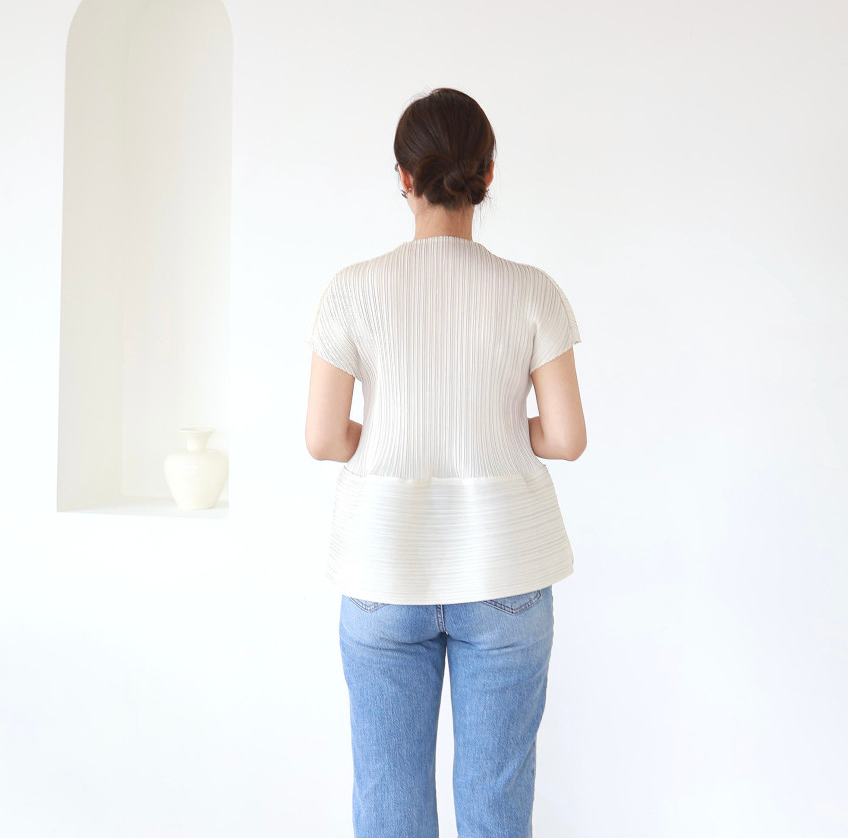 🪞플리츠 샤이닝 반목 밑볼륨 럭셔리 블라우스 │ Pleated Shimmer Mock Neck Peplum Blouse