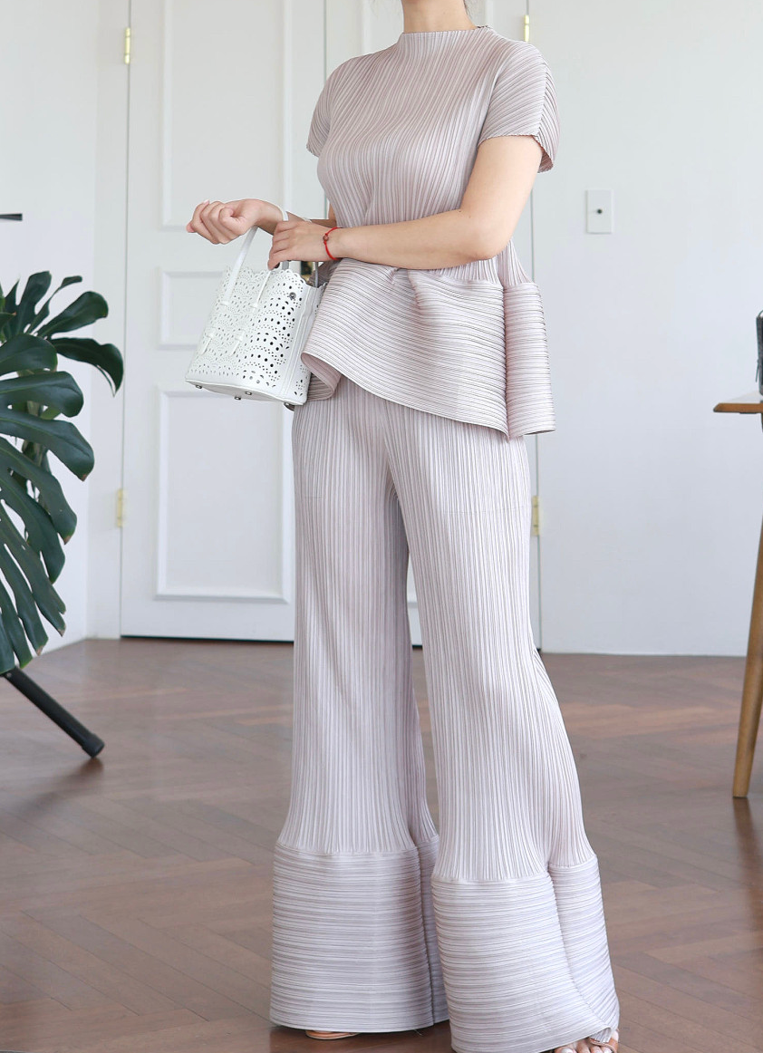 🪞플리츠 샤이닝 반목 밑볼륨 럭셔리 블라우스 │ Pleated Shimmer Mock Neck Peplum Blouse