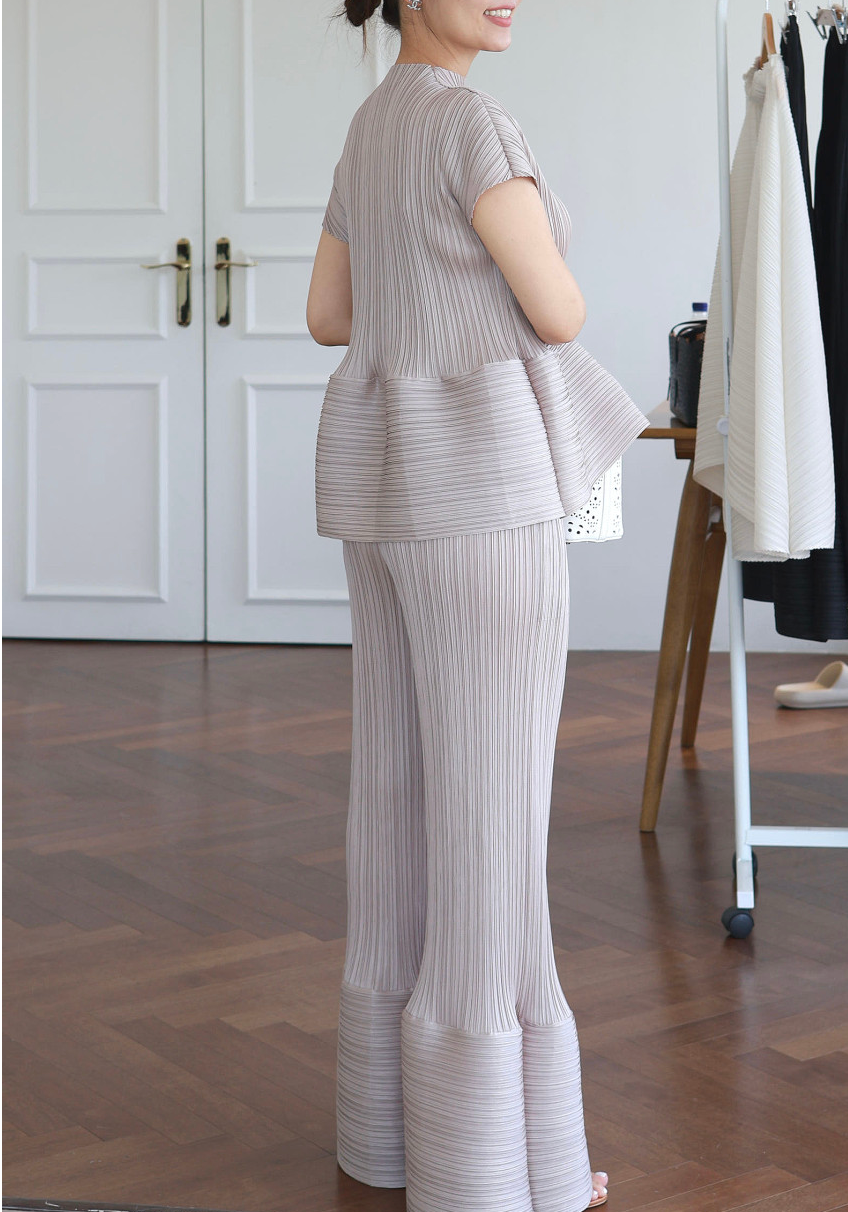 🪞플리츠 샤이닝 반목 밑볼륨 럭셔리 블라우스 │ Pleated Shimmer Mock Neck Peplum Blouse