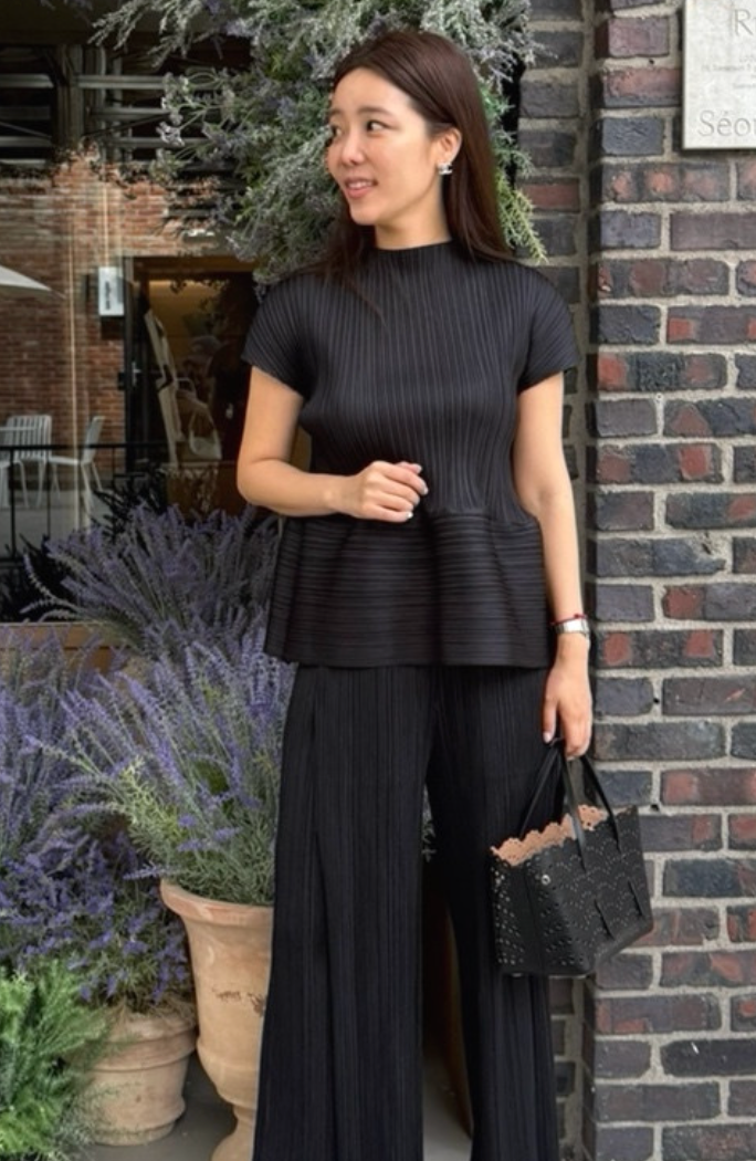 🪞플리츠 샤이닝 반목 밑볼륨 럭셔리 블라우스 │ Pleated Shimmer Mock Neck Peplum Blouse