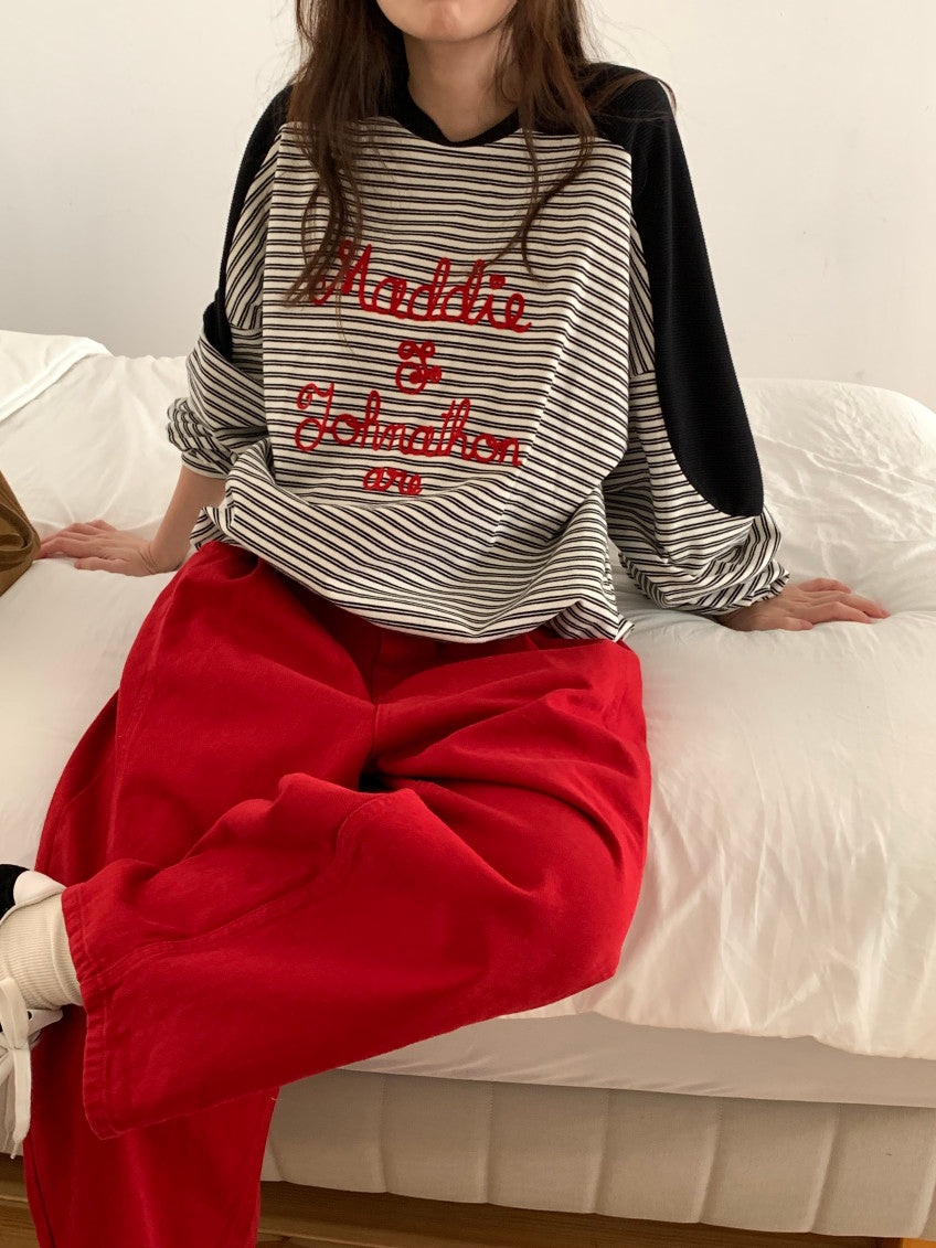 🧵 [벤티 스트라이프 배색] 레드 레터링 자수 맨투맨 | Stripe Color Block Embroidery Sweatshirt