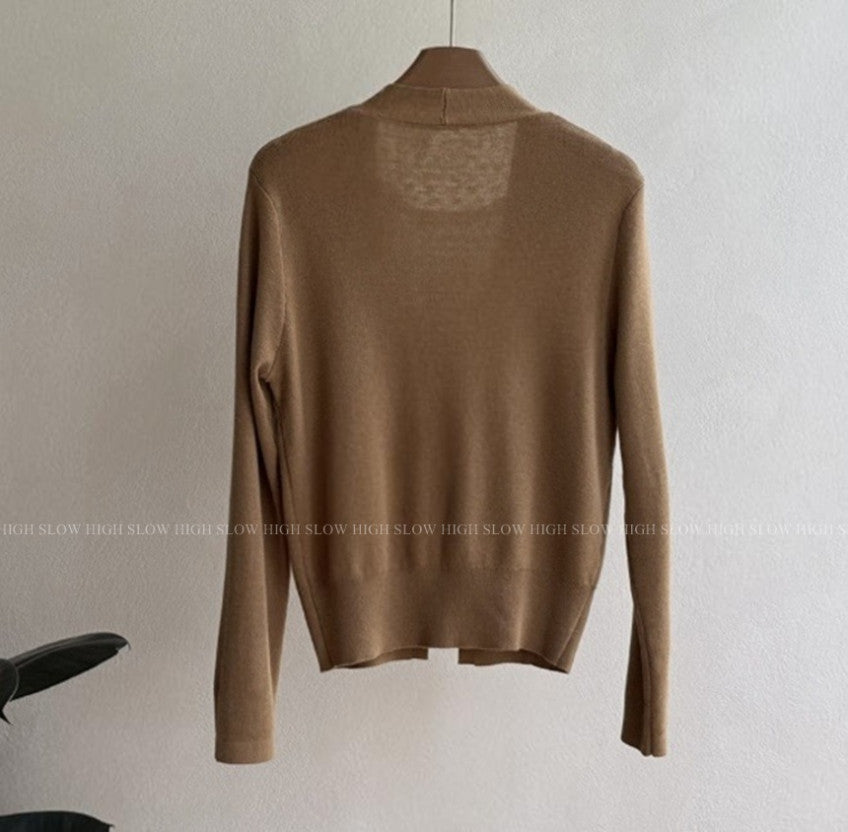 🧶 [레이어드 디자인] 울 블렌드 딥 브이넥 배색 슬릿 니트 | Wool Blend Deep V-Neck Layered Slit Knit