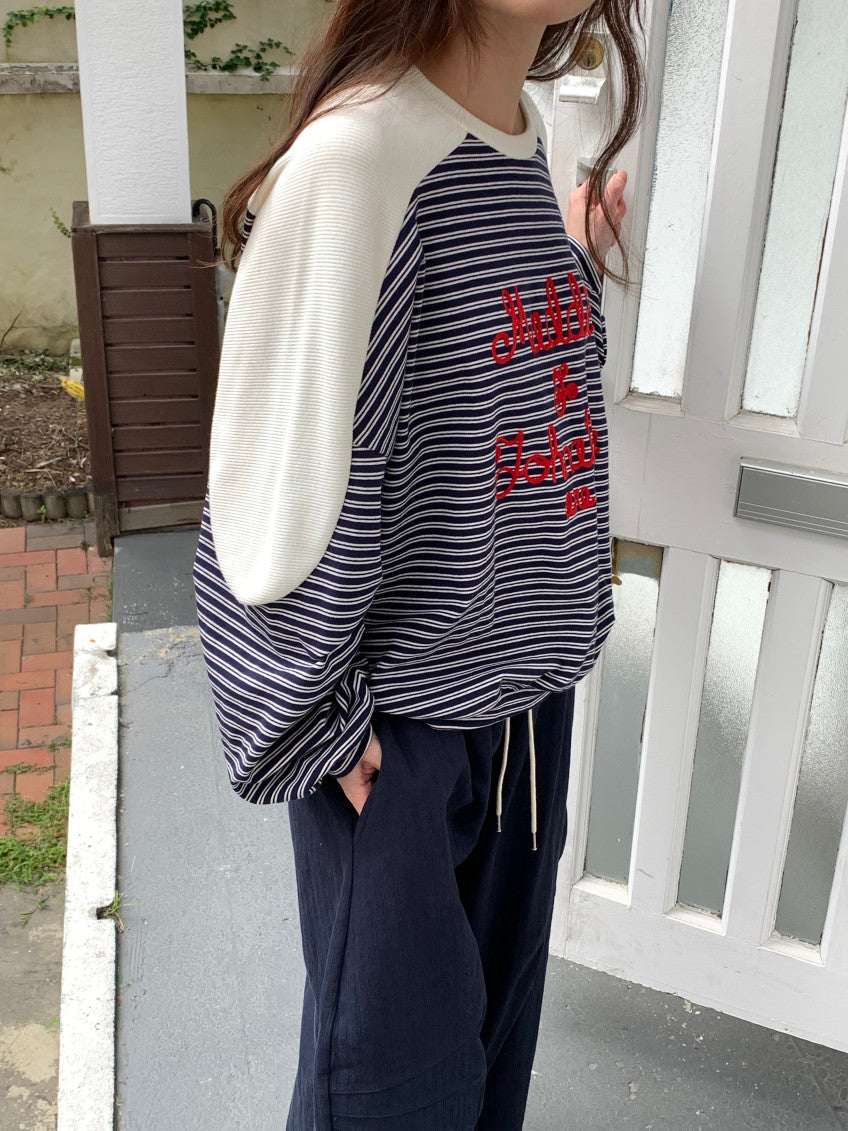 🧵 [벤티 스트라이프 배색] 레드 레터링 자수 맨투맨 | Stripe Color Block Embroidery Sweatshirt
