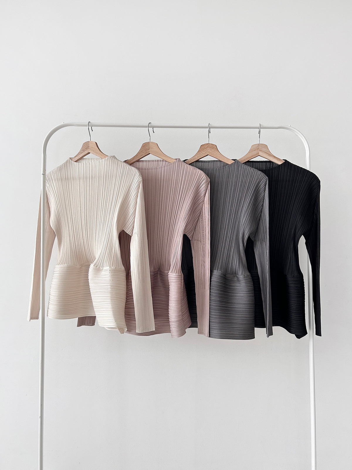 ✨ [플리츠] 샤이닝 볼륨 긴팔 티셔츠 | Shining Volume Pleated Top