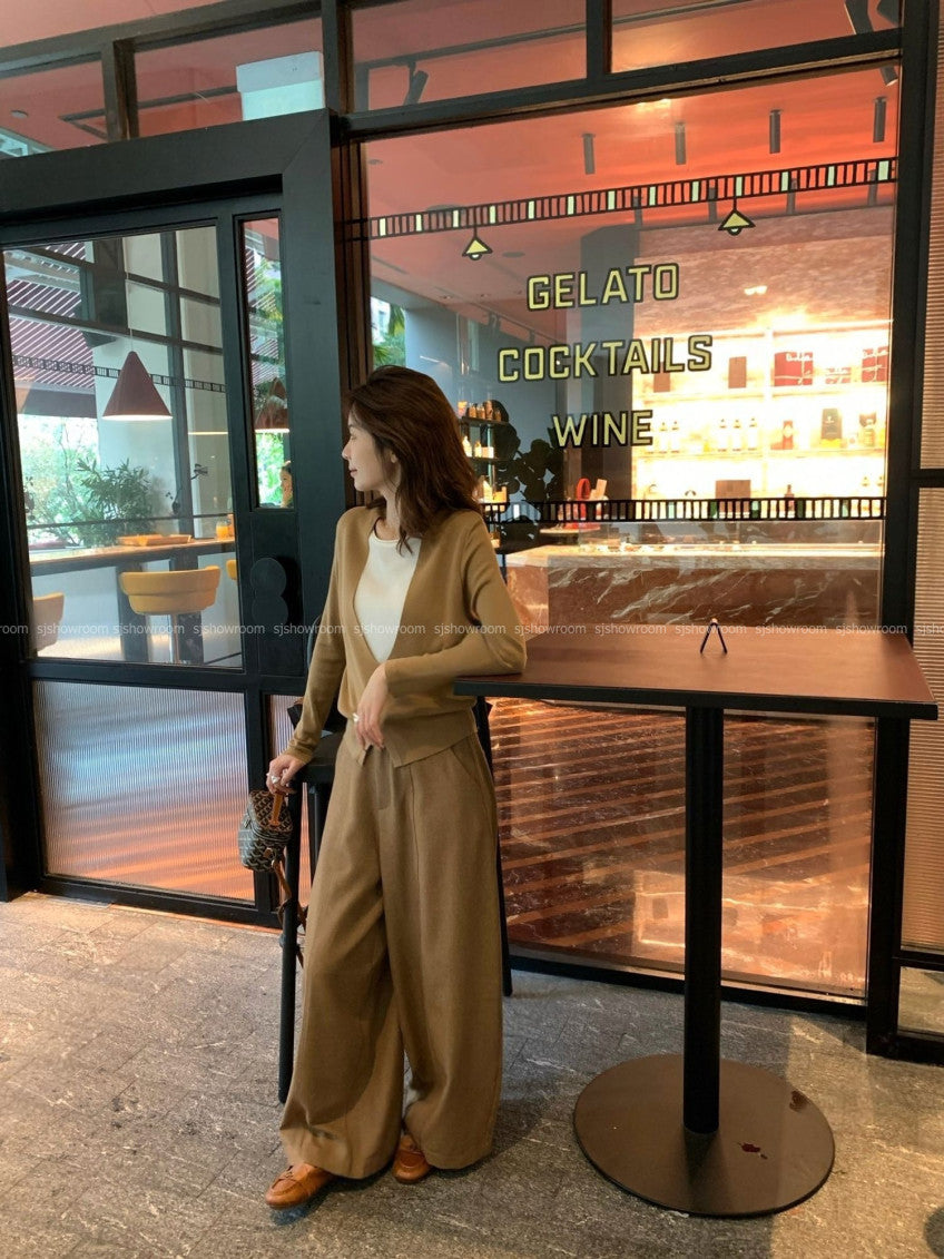🧶 [레이어드 디자인] 울 블렌드 딥 브이넥 배색 슬릿 니트 | Wool Blend Deep V-Neck Layered Slit Knit
