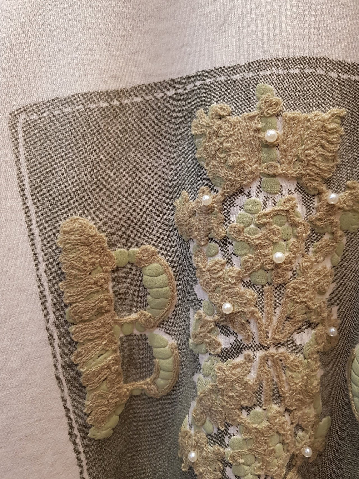 마르 BB✨ 진주 자수 맨투맨 | Pearl Embroidery Sweatshirt