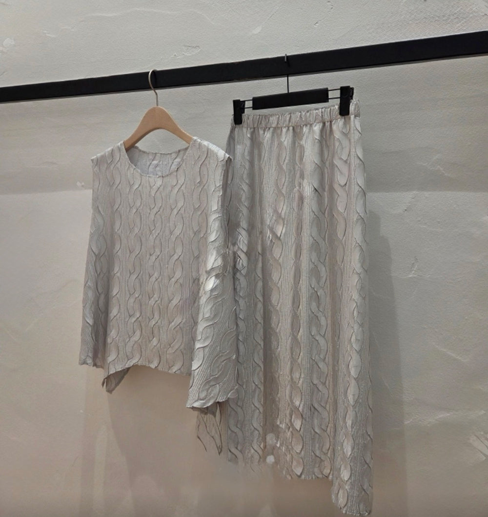 ✨반짝이는 은은한 펄감의 샤이니 꽈배기 플리츠 홀 셋업 Sleeveless Shimmer Pleated Texture Set-Up | Top & Skirt 2PCS · Elegant Satin Shine · Lightweight Summer Resort Look · Free Size✨