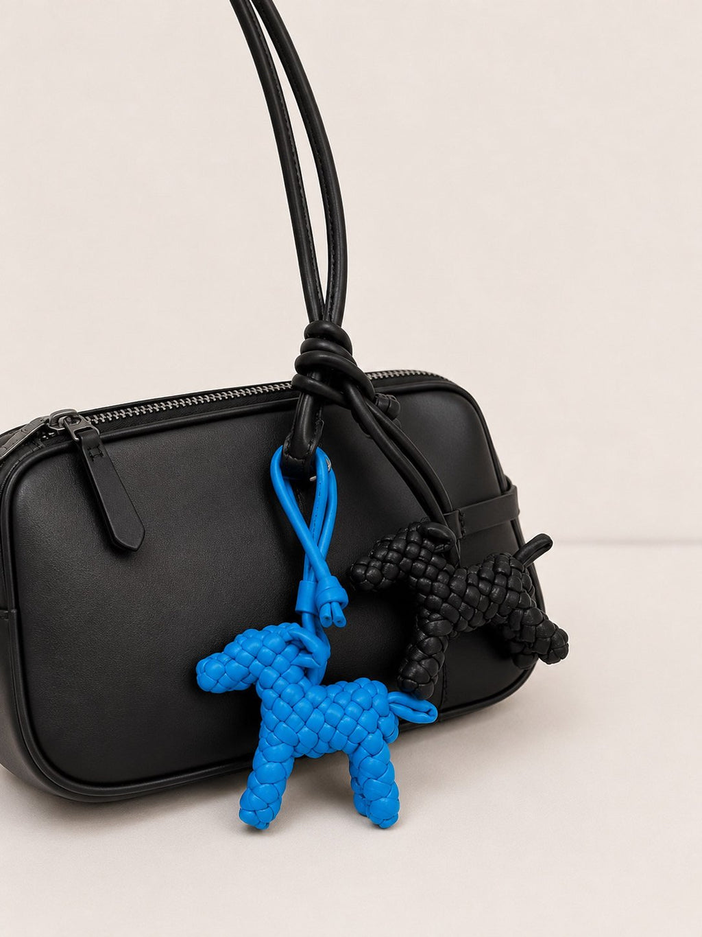 🐶 [보테 스타일·위빙] 위빙 도그 백참 | Woven Dog Bag Charm PU