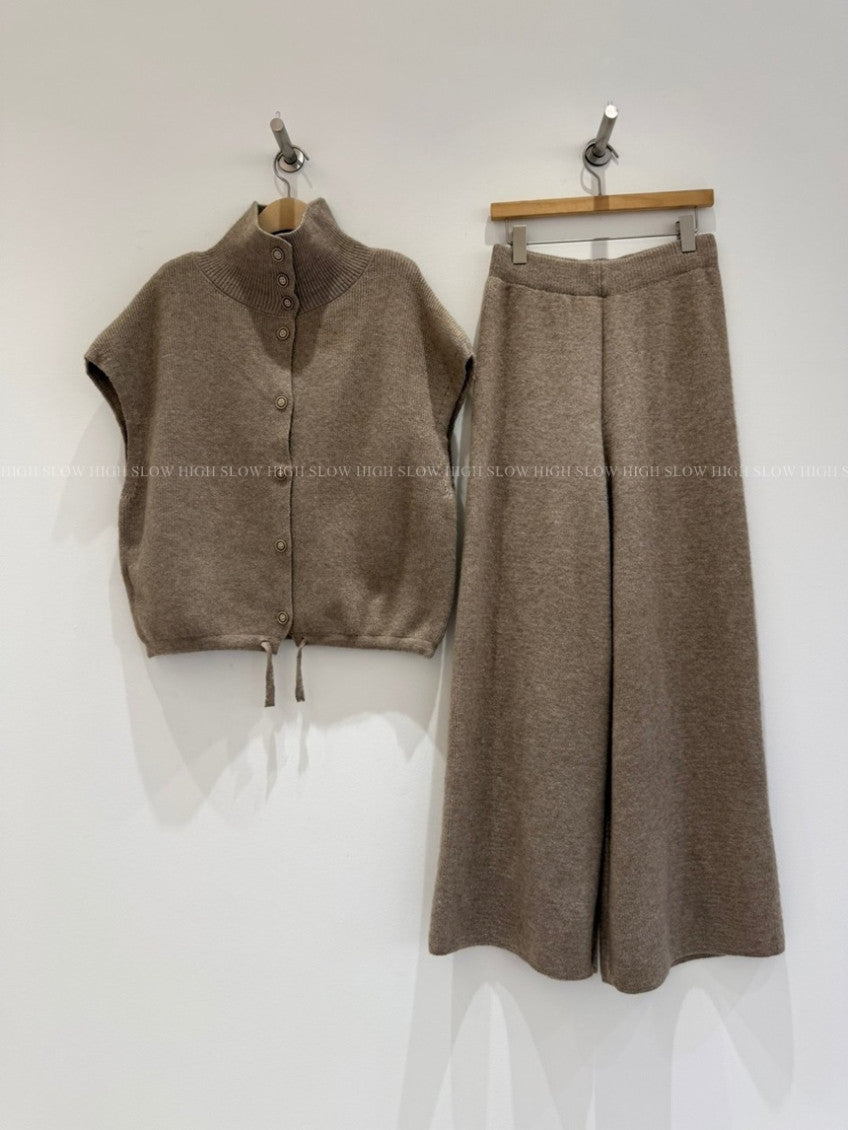 🧶 터틀하이넥 니트 베스트 & 와이드 팬츠 세트 | Turtleneck Knit Vest & Wide Pants Set