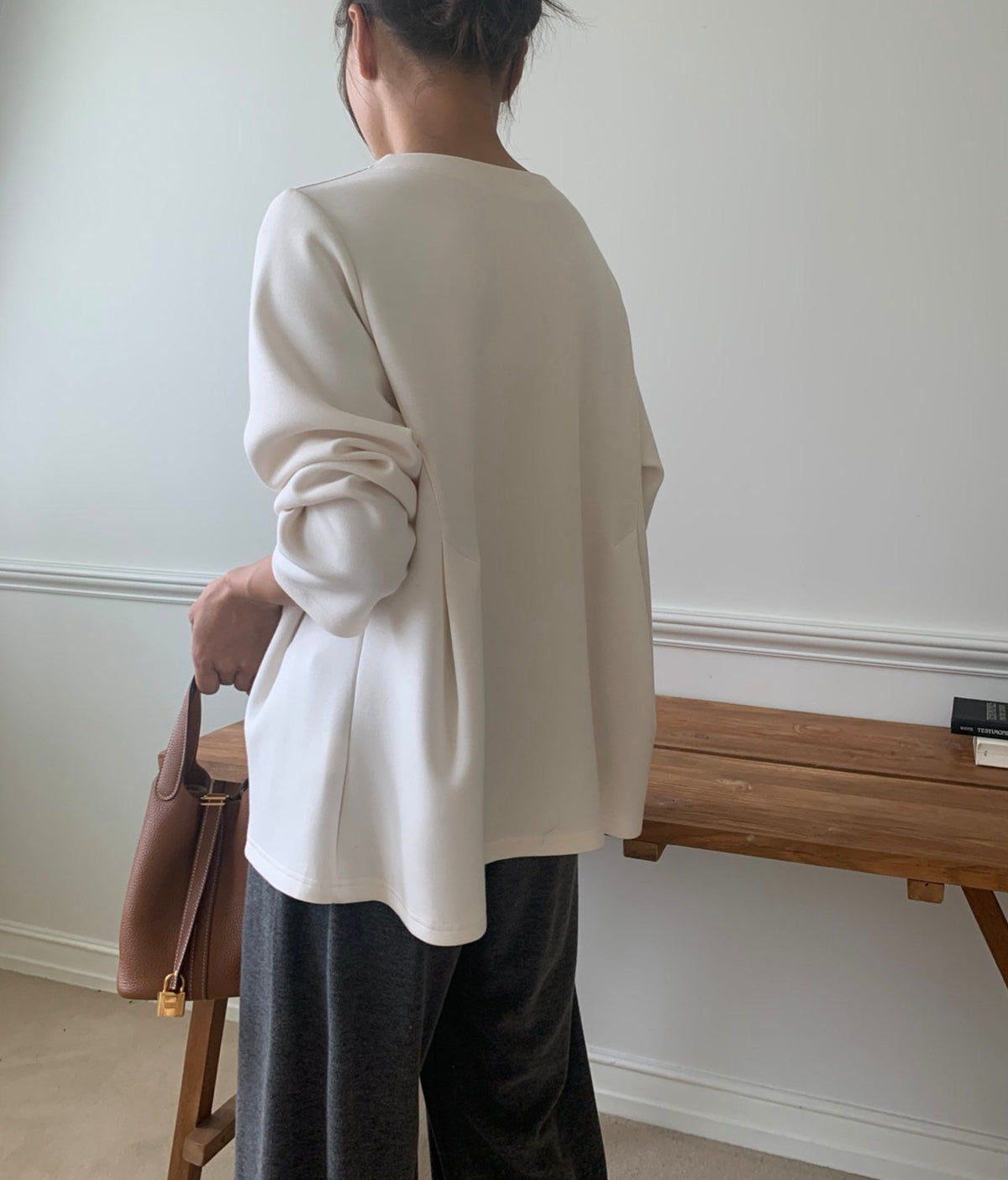 🖤 [럭키룸 라인이 예쁜 분또] 사이드 다트 A라인 긴팔 티셔츠 | Soft Structured Dart A-Line Long Sleeve Top