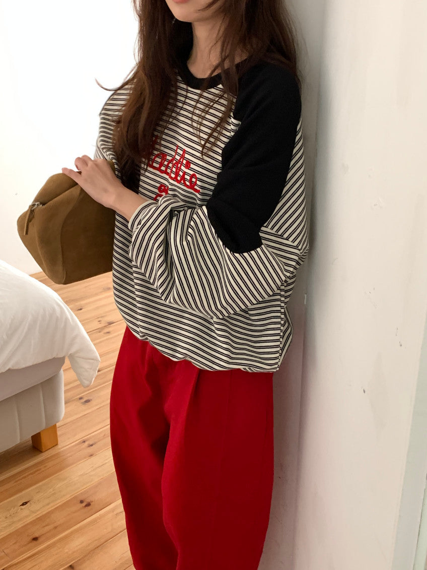 🧵 [벤티 스트라이프 배색] 레드 레터링 자수 맨투맨 | Stripe Color Block Embroidery Sweatshirt
