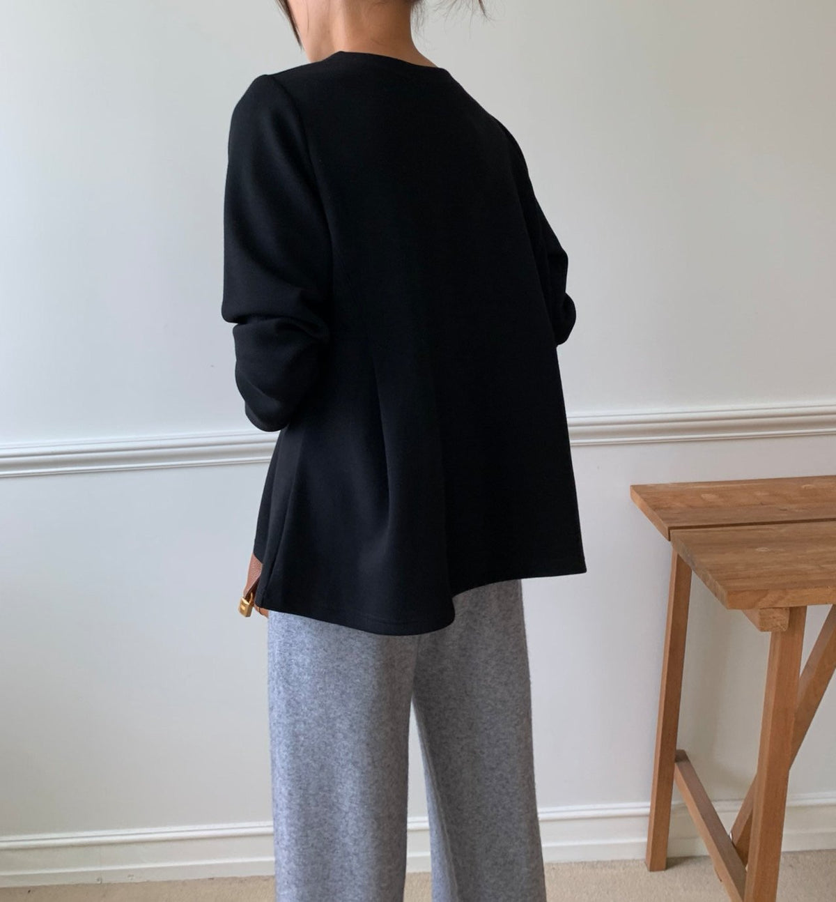 🖤 [럭키룸 라인이 예쁜 분또] 사이드 다트 A라인 긴팔 티셔츠 | Soft Structured Dart A-Line Long Sleeve Top