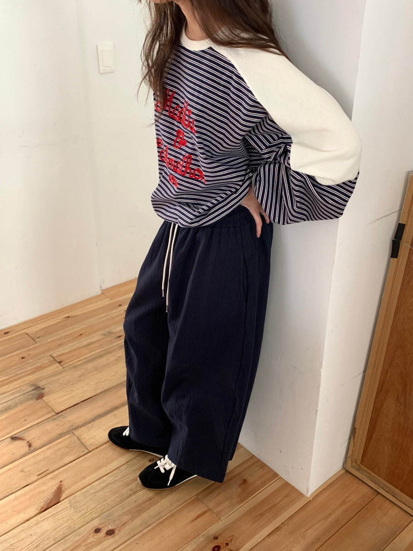 🧵 [벤티 스트라이프 배색] 레드 레터링 자수 맨투맨 | Stripe Color Block Embroidery Sweatshirt