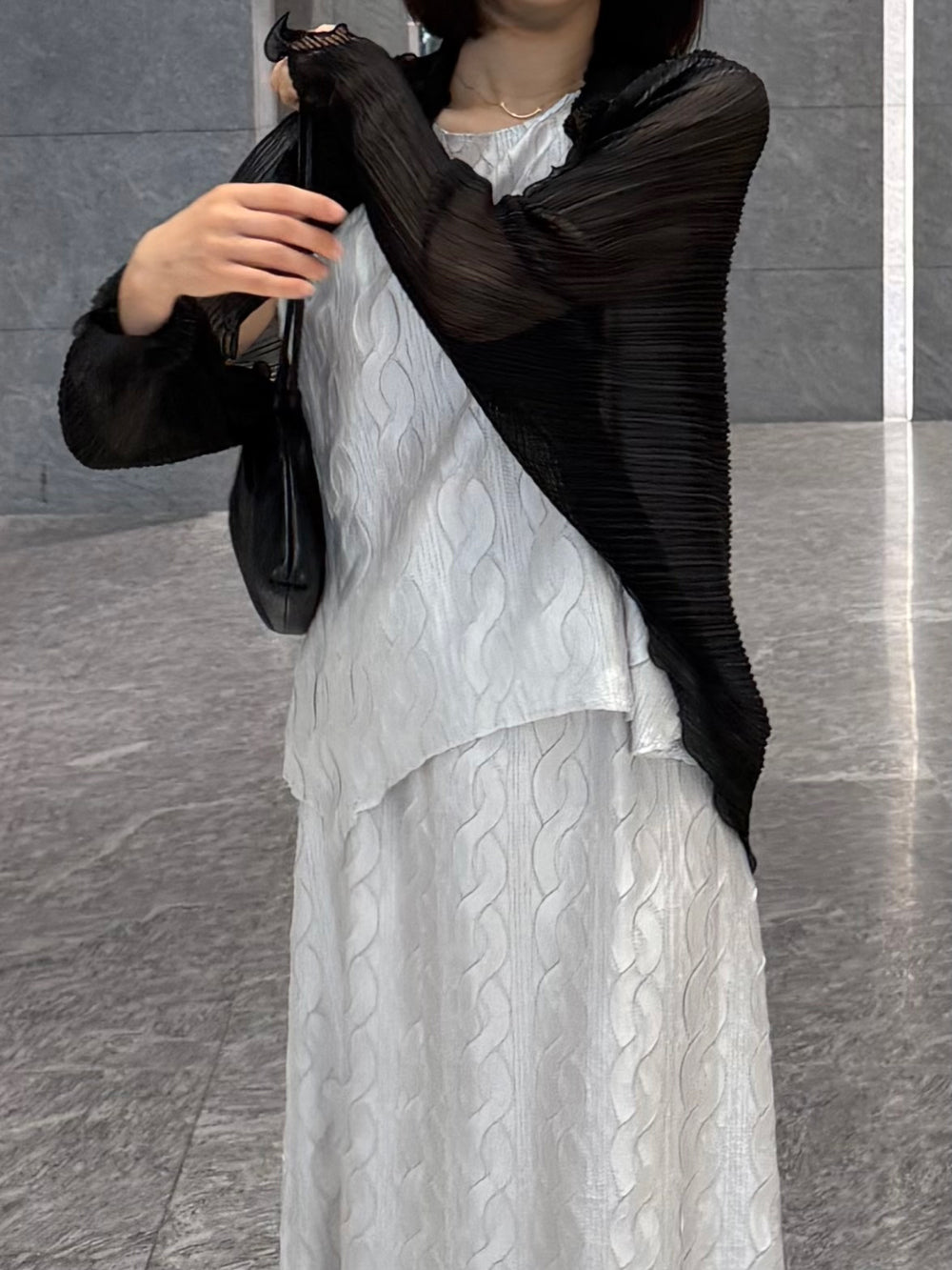 ✨반짝이는 은은한 펄감의 샤이니 꽈배기 플리츠 홀 셋업 Sleeveless Shimmer Pleated Texture Set-Up | Top & Skirt 2PCS · Elegant Satin Shine · Lightweight Summer Resort Look · Free Size✨