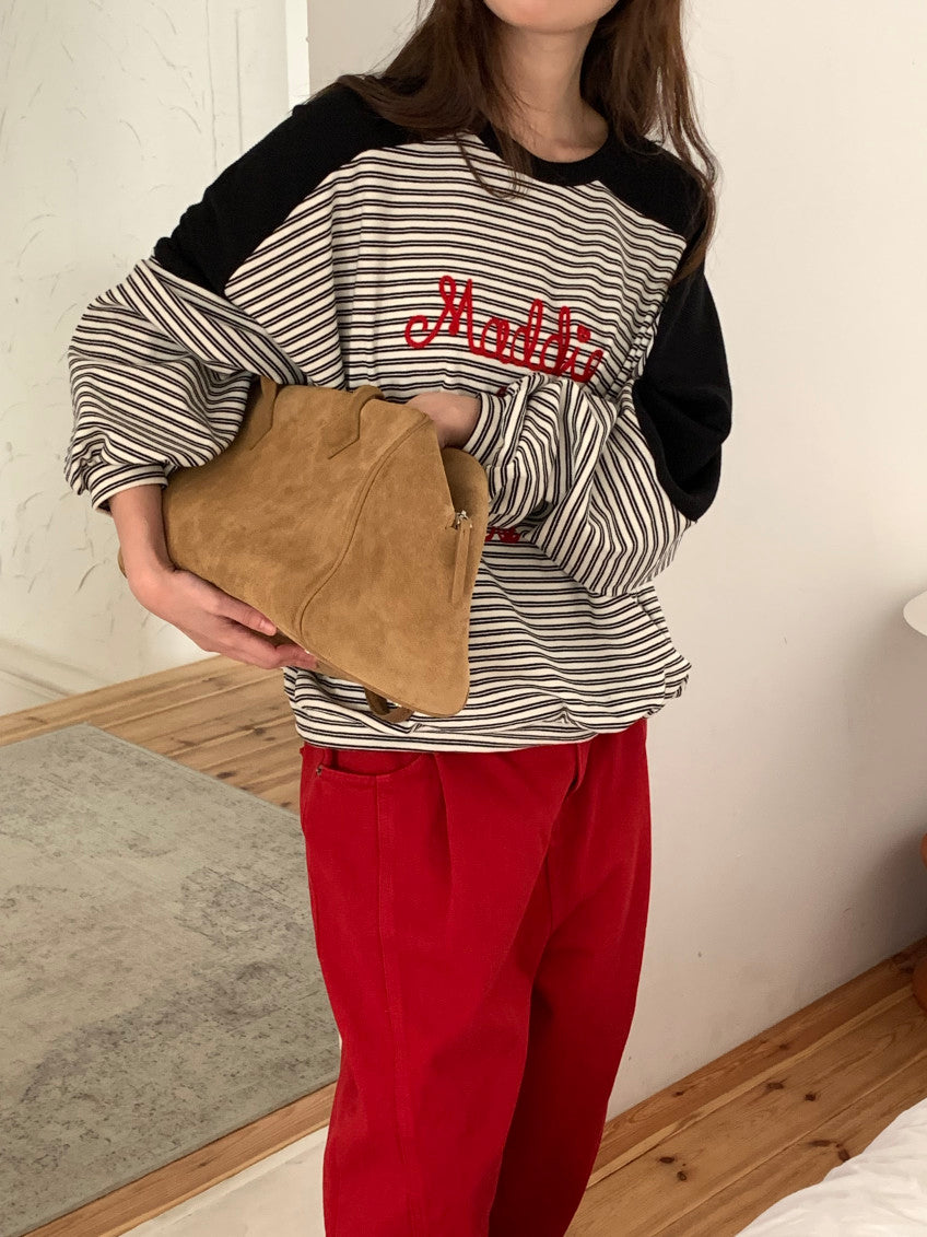 🧵 [벤티 스트라이프 배색] 레드 레터링 자수 맨투맨 | Stripe Color Block Embroidery Sweatshirt