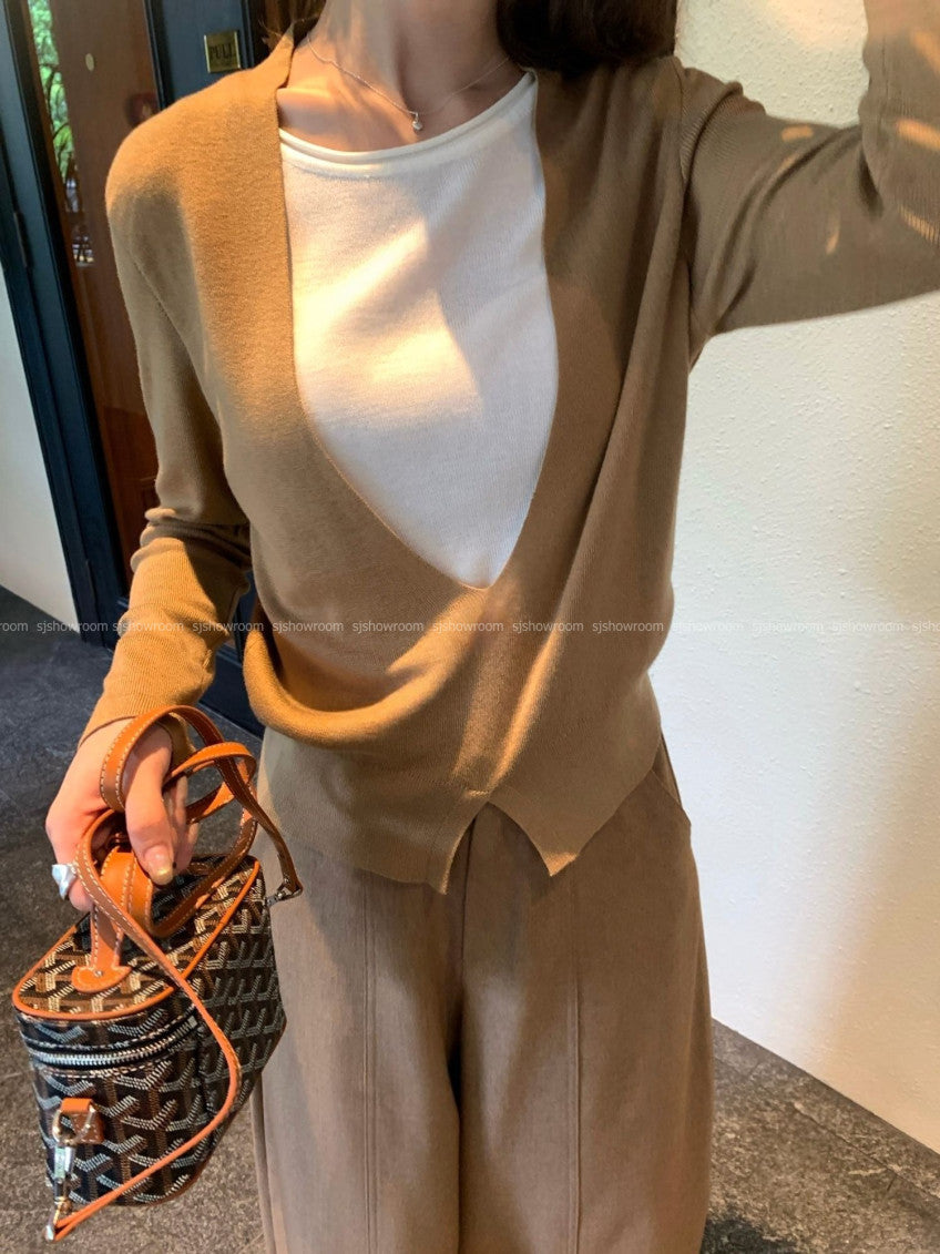 🧶 [레이어드 디자인] 울 블렌드 딥 브이넥 배색 슬릿 니트 | Wool Blend Deep V-Neck Layered Slit Knit