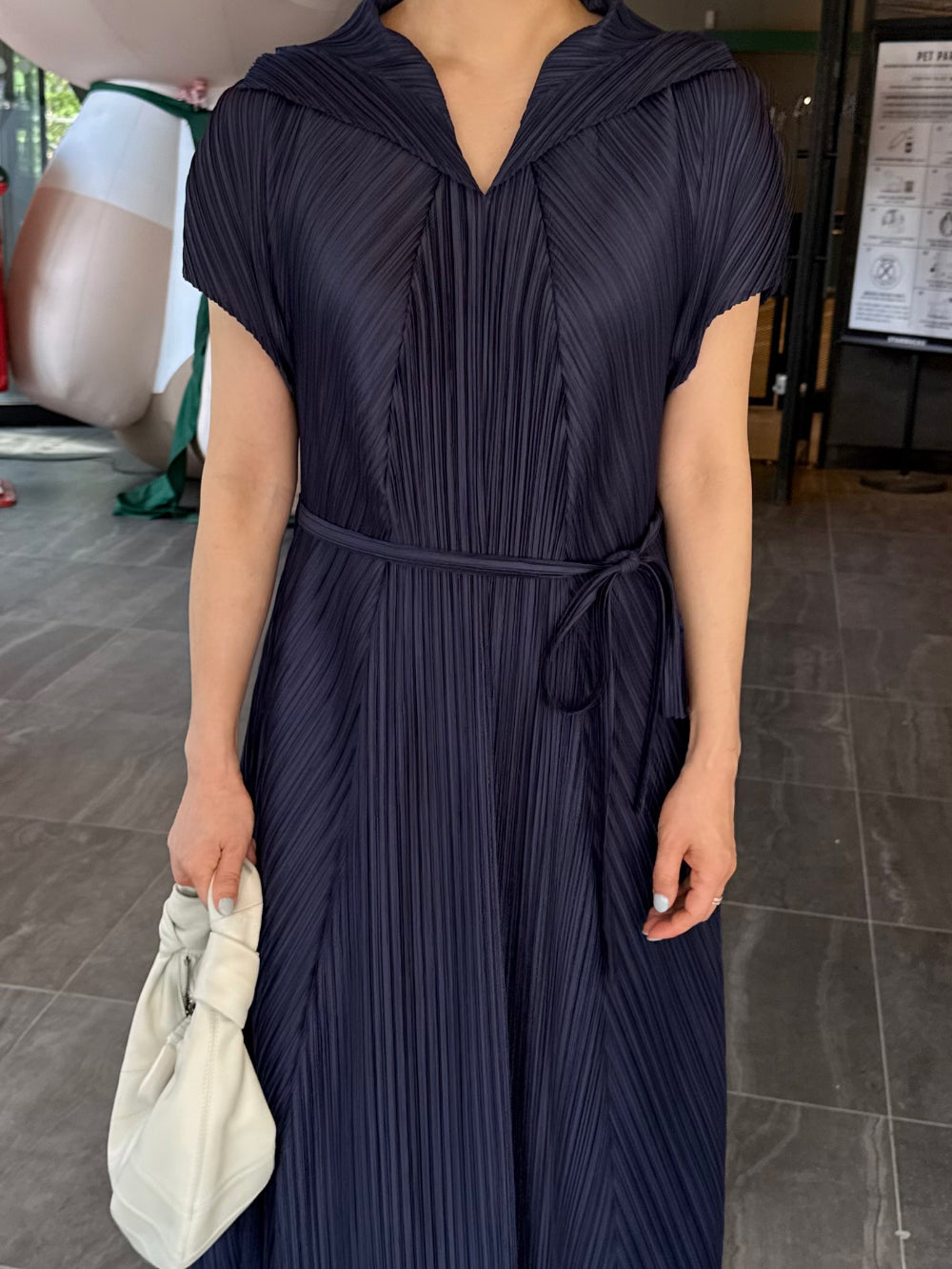 ✨ [88까지 가능] 프리미엄 카라 루즈핏 플리츠 롱원피스 · 고급 플리츠 원단 · 허리끈 조절 · 체형커버 · 우아한 A라인 · 교회룩 · 모임룩 · 하객룩 · 여행룩 | Premium Collar Pleated Long Dress