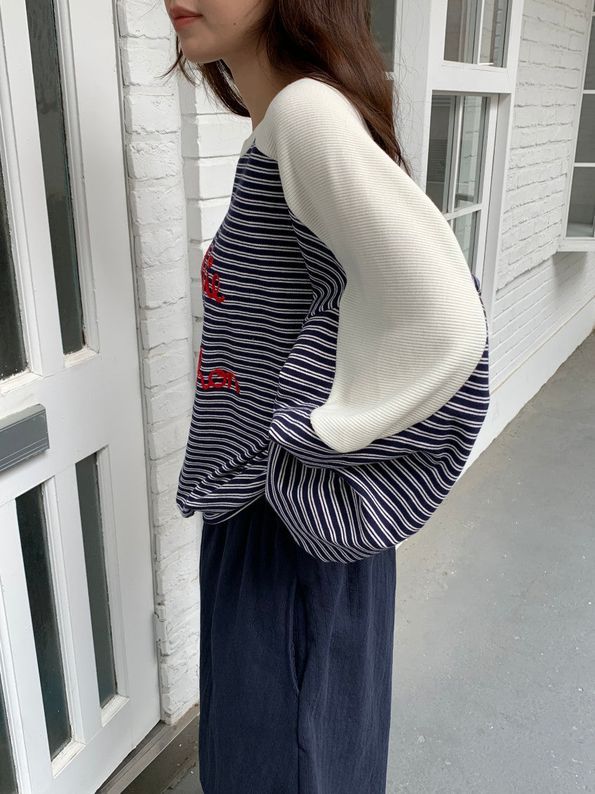 🧵 [벤티 스트라이프 배색] 레드 레터링 자수 맨투맨 | Stripe Color Block Embroidery Sweatshirt