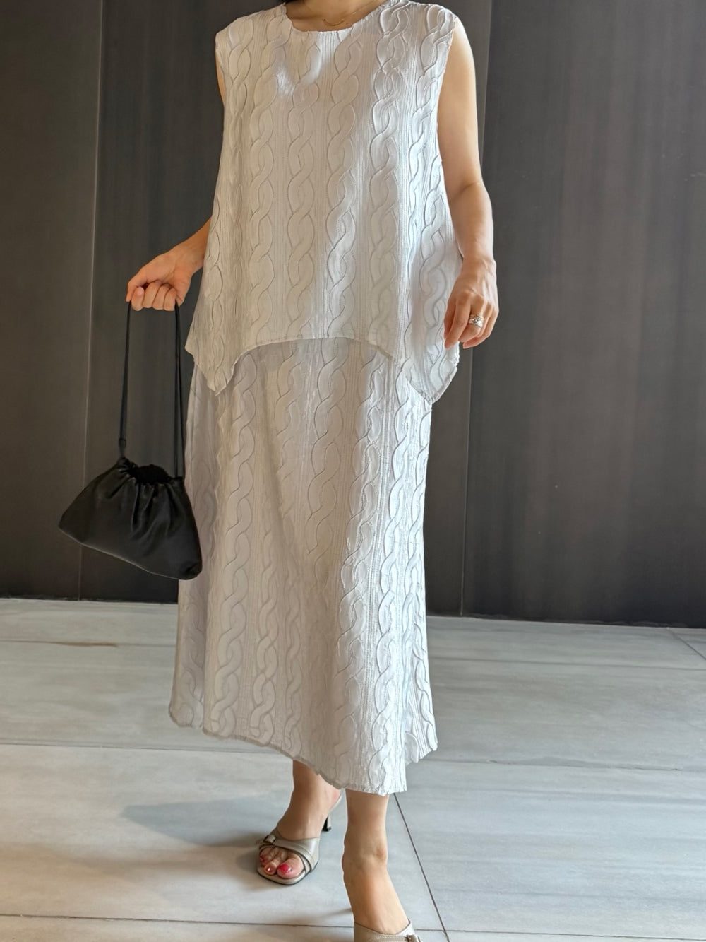 ✨반짝이는 은은한 펄감의 샤이니 꽈배기 플리츠 홀 셋업 Sleeveless Shimmer Pleated Texture Set-Up | Top & Skirt 2PCS · Elegant Satin Shine · Lightweight Summer Resort Look · Free Size✨