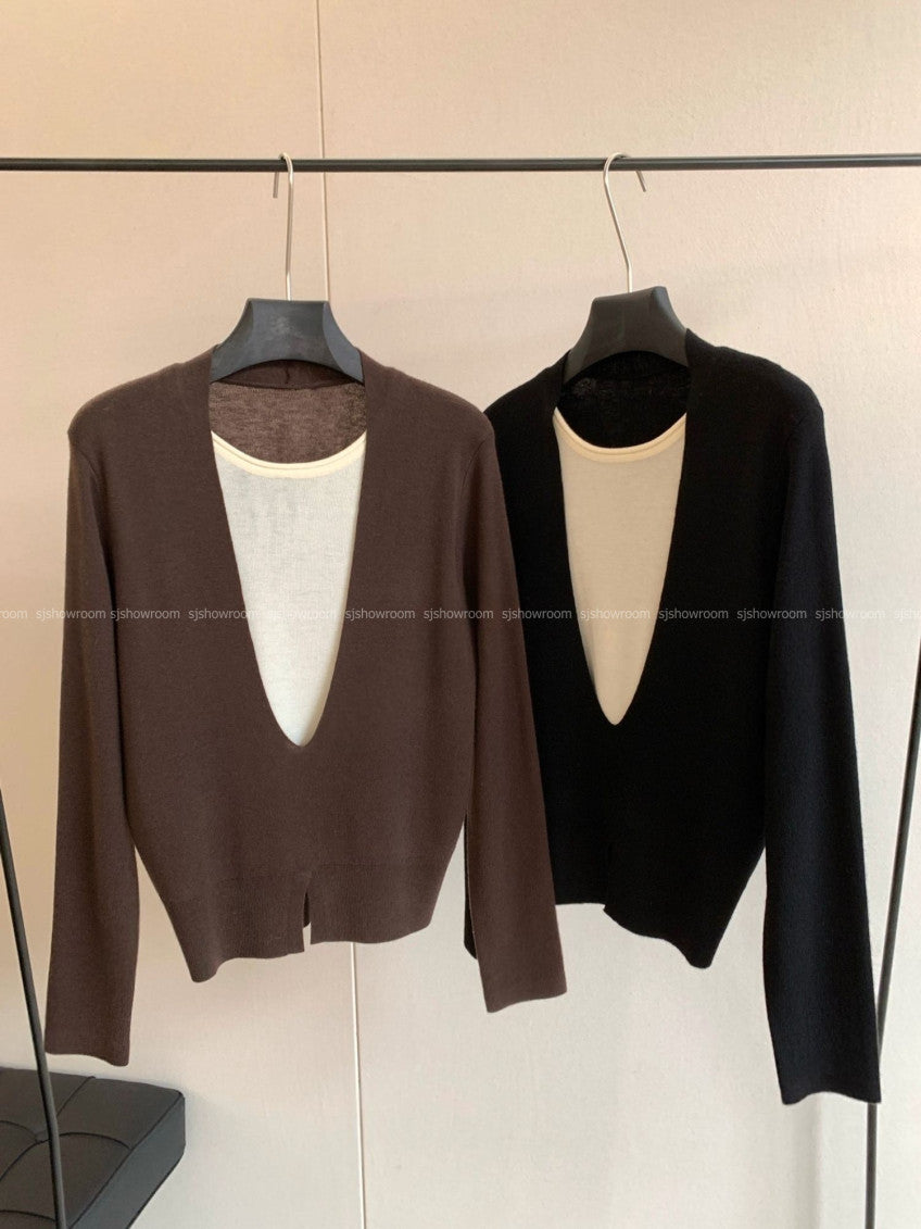 🧶 [레이어드 디자인] 울 블렌드 딥 브이넥 배색 슬릿 니트 | Wool Blend Deep V-Neck Layered Slit Knit