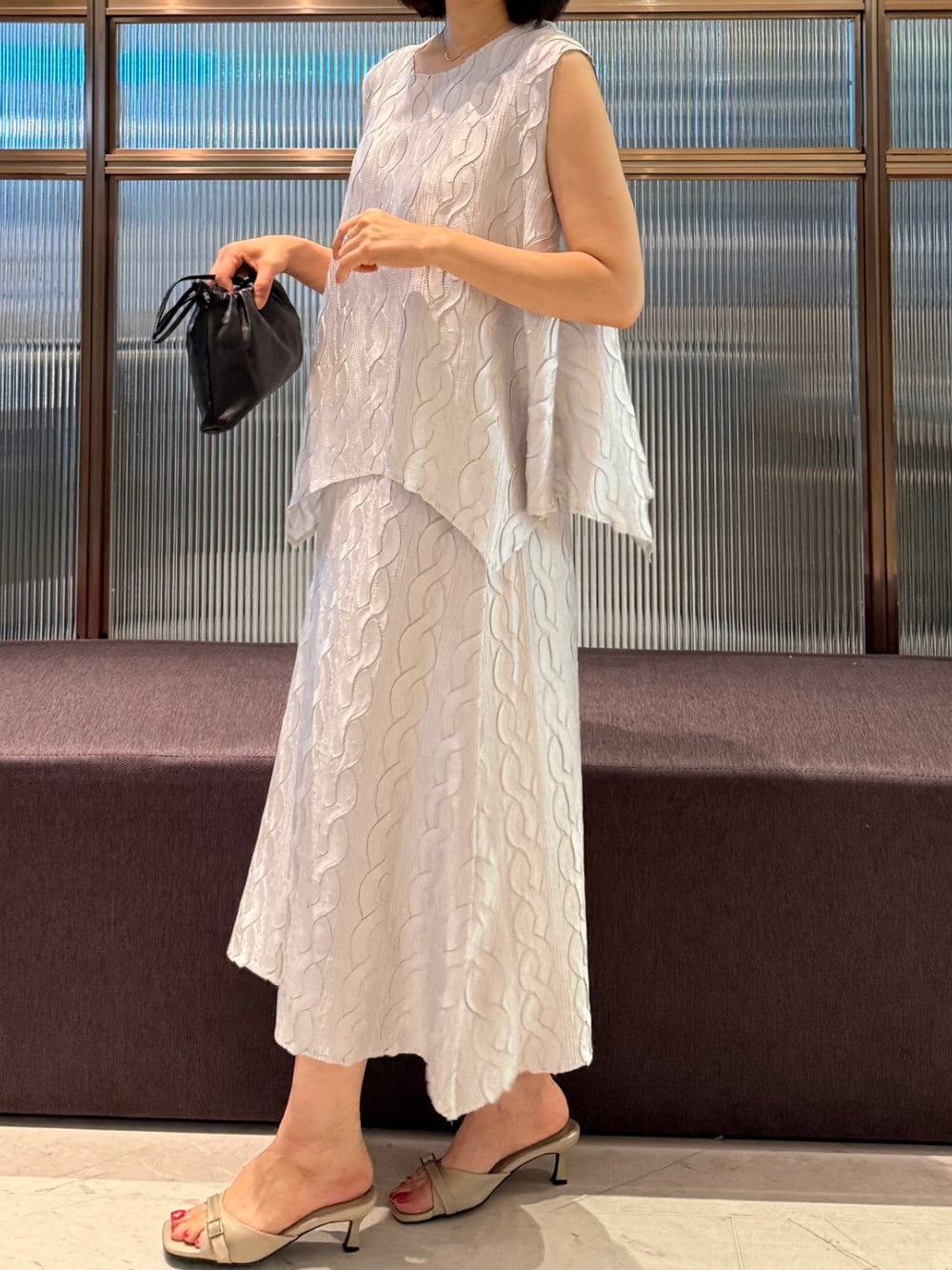 ✨반짝이는 은은한 펄감의 샤이니 꽈배기 플리츠 홀 셋업 Sleeveless Shimmer Pleated Texture Set-Up | Top & Skirt 2PCS · Elegant Satin Shine · Lightweight Summer Resort Look · Free Size✨