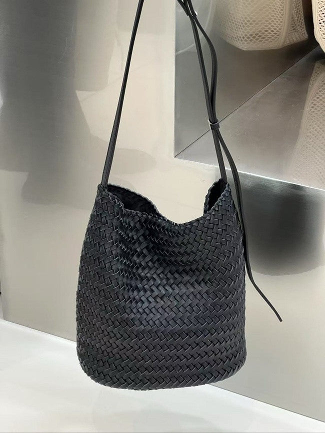 👜✨ 아르떼 드래곤 원통형 숄더 크로스 위빙백 [합성피혁]✨👜 핸드메이드 위빙 버킷백 · 데일리 숄더백 · 크로스백 | Arte Dragon Handwoven Bucket Bag