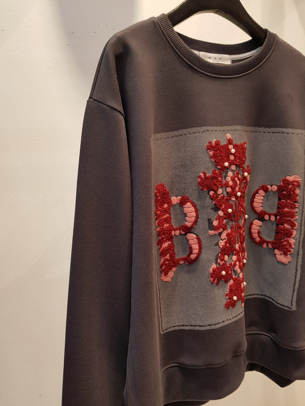 마르 BB✨ 진주 자수 맨투맨 | Pearl Embroidery Sweatshirt