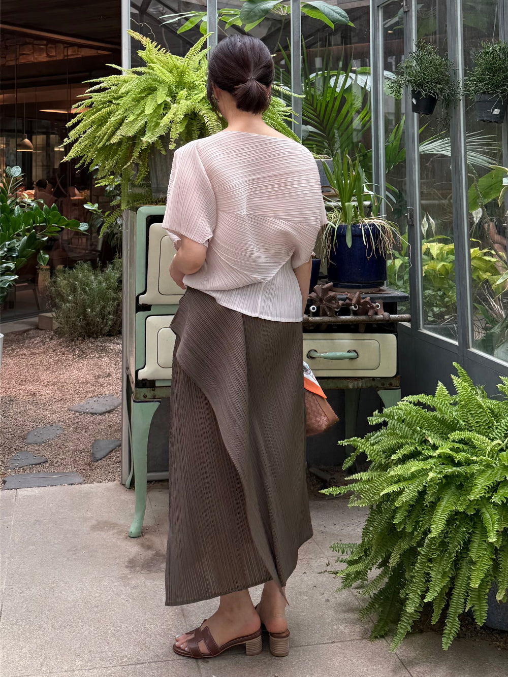 플리츠 원뿔 드레이프 스커트 | 걸을 때마다 우아하게 흐르는 드레이프 플리츠 스커트 Pleated Cone Drape Skirt | Gracefully Flowing Pleated Skirt with Elegant Drape Detail