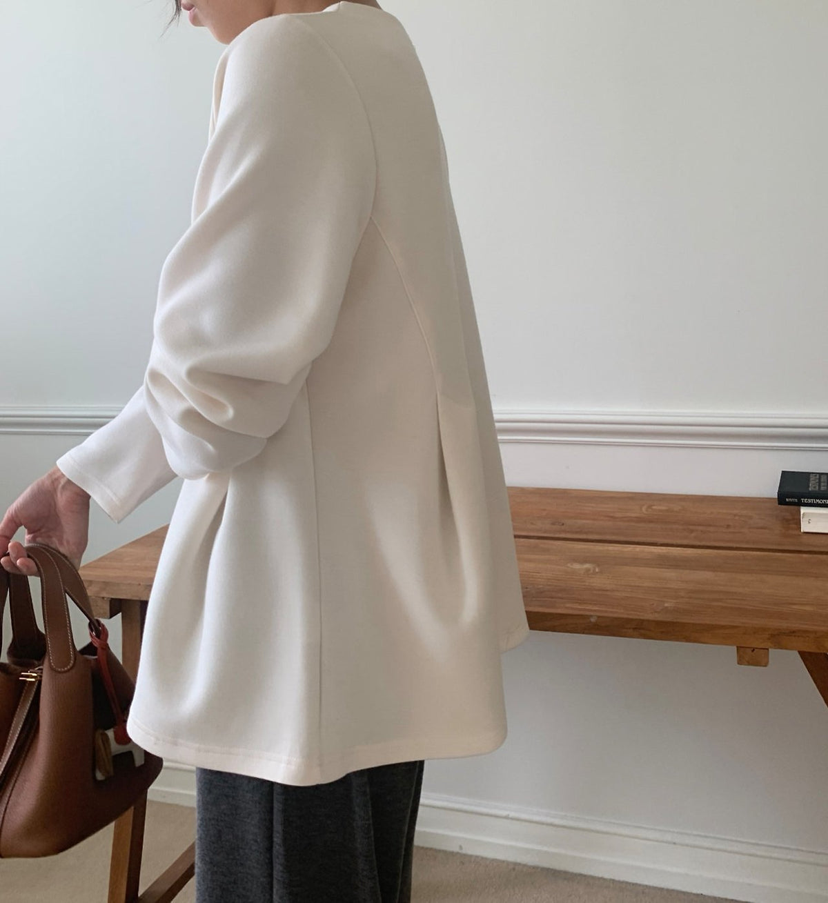 🖤 [럭키룸 라인이 예쁜 분또] 사이드 다트 A라인 긴팔 티셔츠 | Soft Structured Dart A-Line Long Sleeve Top