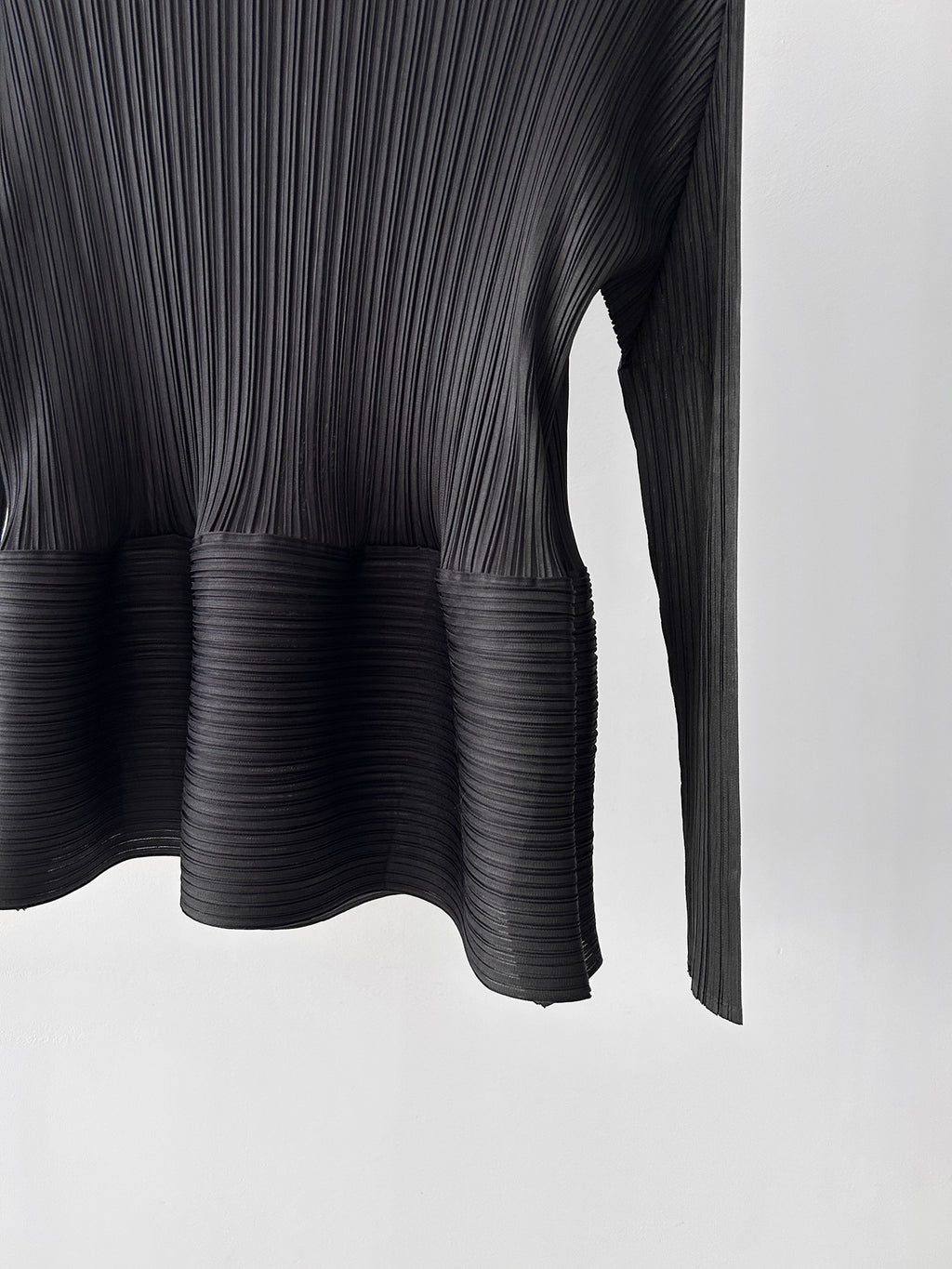 ✨ [플리츠] 샤이닝 볼륨 긴팔 티셔츠 | Shining Volume Pleated Top