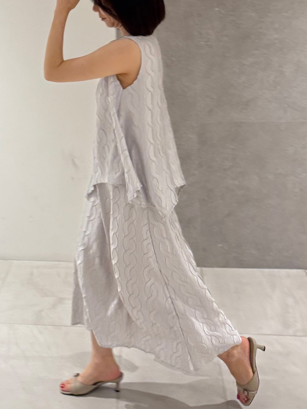 ✨반짝이는 은은한 펄감의 샤이니 꽈배기 플리츠 홀 셋업 Sleeveless Shimmer Pleated Texture Set-Up | Top & Skirt 2PCS · Elegant Satin Shine · Lightweight Summer Resort Look · Free Size✨