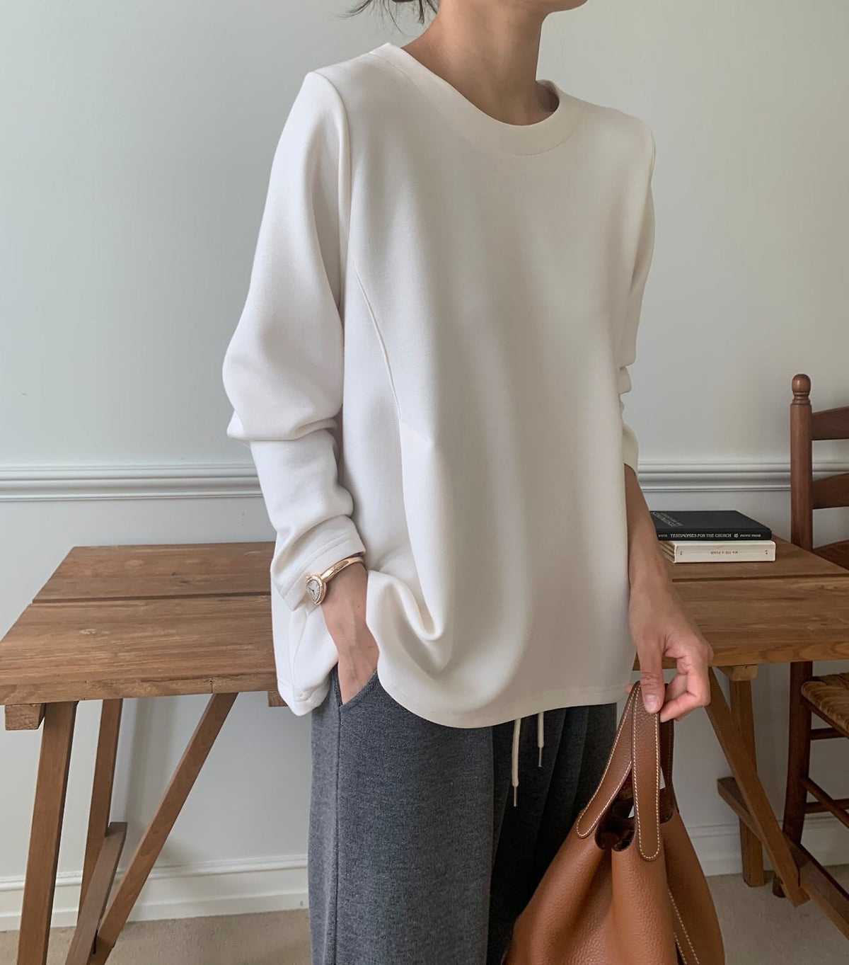 🖤 [럭키룸 라인이 예쁜 분또] 사이드 다트 A라인 긴팔 티셔츠 | Soft Structured Dart A-Line Long Sleeve Top