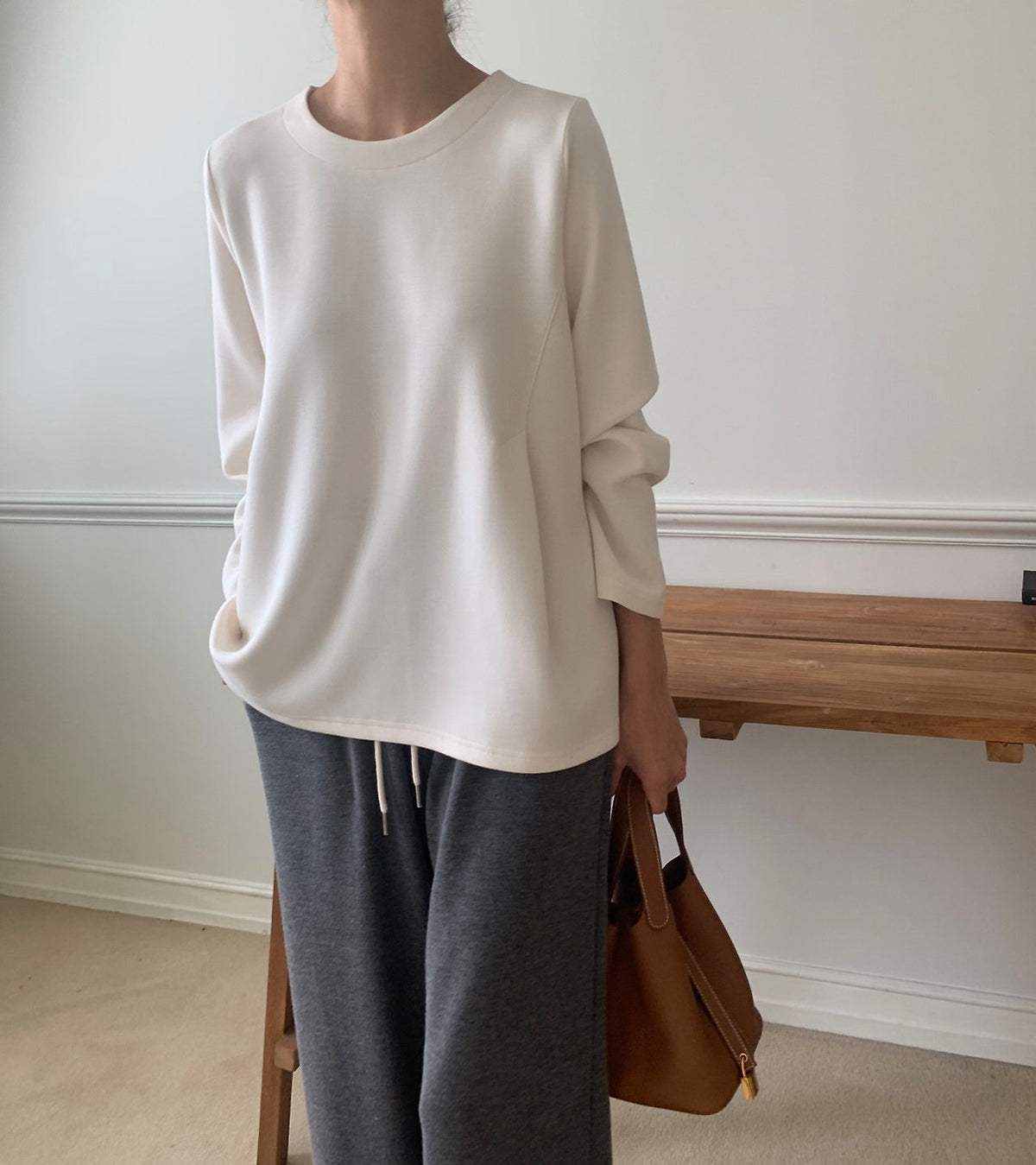 🖤 [럭키룸 라인이 예쁜 분또] 사이드 다트 A라인 긴팔 티셔츠 | Soft Structured Dart A-Line Long Sleeve Top