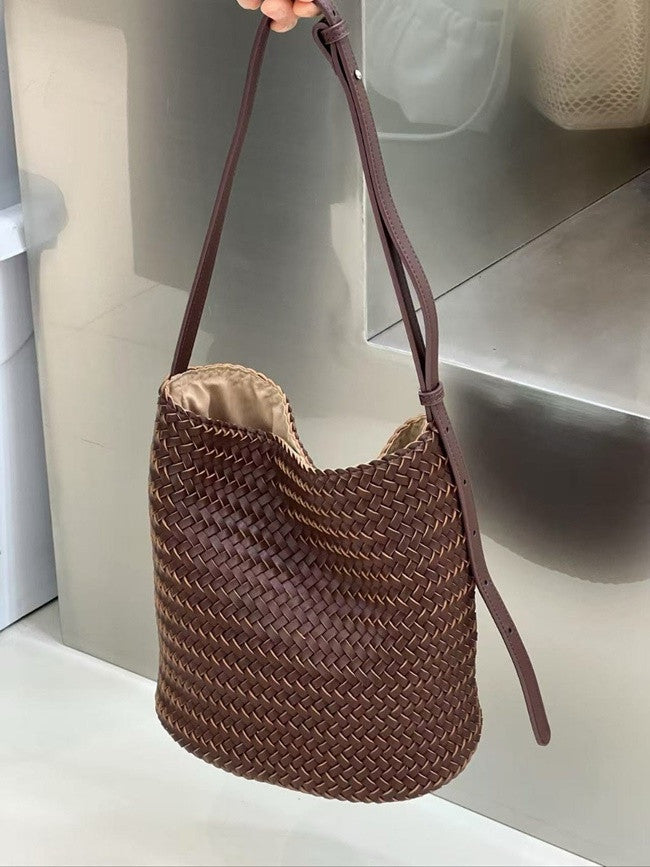 👜✨ 아르떼 드래곤 원통형 숄더 크로스 위빙백 [합성피혁]✨👜 핸드메이드 위빙 버킷백 · 데일리 숄더백 · 크로스백 | Arte Dragon Handwoven Bucket Bag