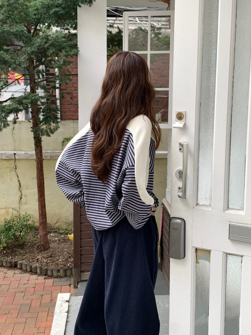 🧵 [벤티 스트라이프 배색] 레드 레터링 자수 맨투맨 | Stripe Color Block Embroidery Sweatshirt