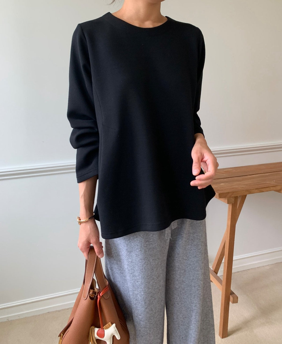 🖤 [럭키룸 라인이 예쁜 분또] 사이드 다트 A라인 긴팔 티셔츠 | Soft Structured Dart A-Line Long Sleeve Top