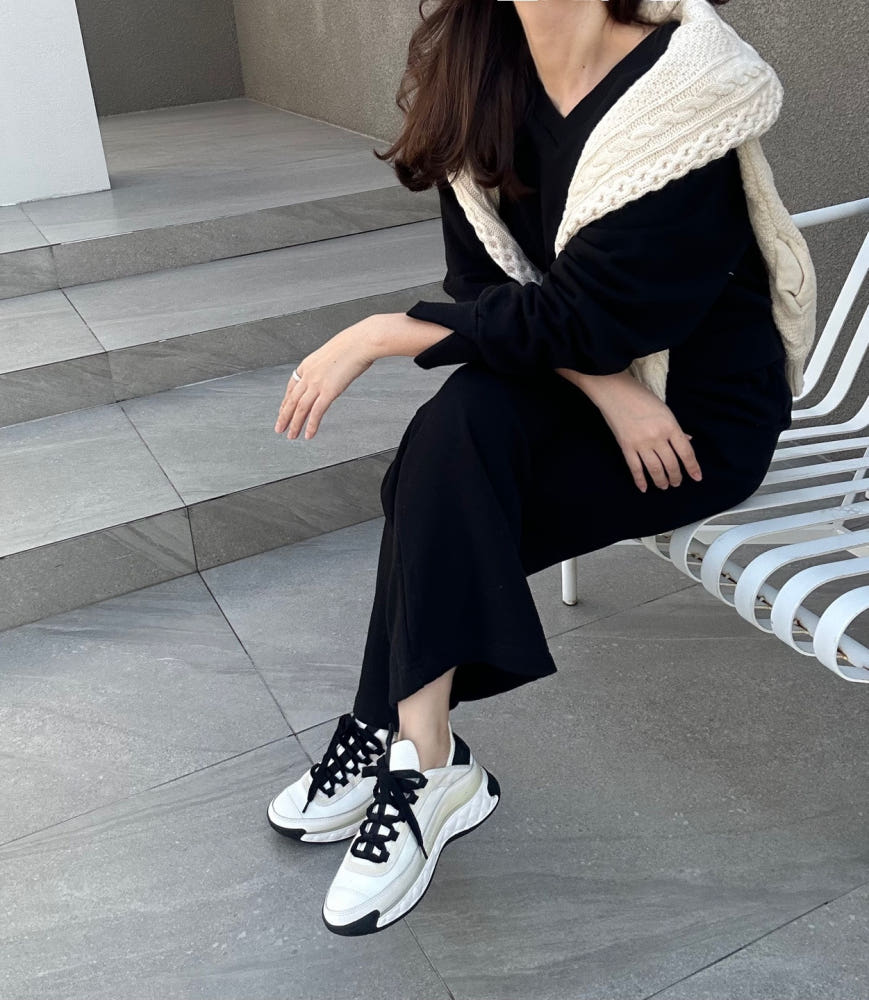 🤎 [노리타] 모카 브이 V넥 데일리 셋업 핏좋은 일자바지 탄탄면 77까지가능  | Mocha V-Neck Daily Set