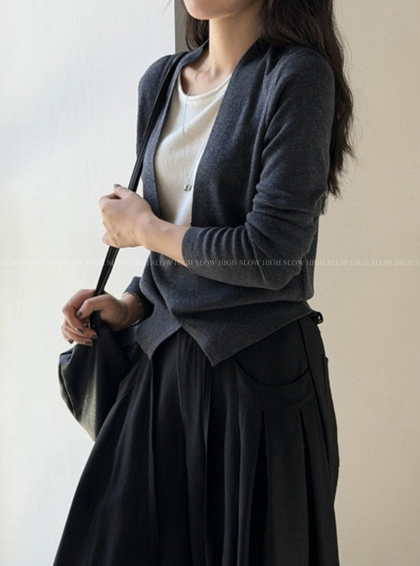 🧶 [레이어드 디자인] 울 블렌드 딥 브이넥 배색 슬릿 니트 | Wool Blend Deep V-Neck Layered Slit Knit